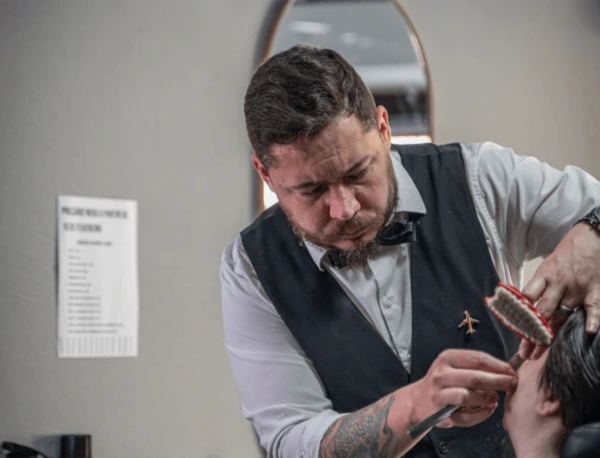 HANGAR BARBEARIA Estilo, Tradição e Elegância em cada corte